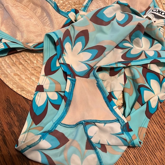Xoxo Floral Bikini Set Size Medium - Picture 8 of 8